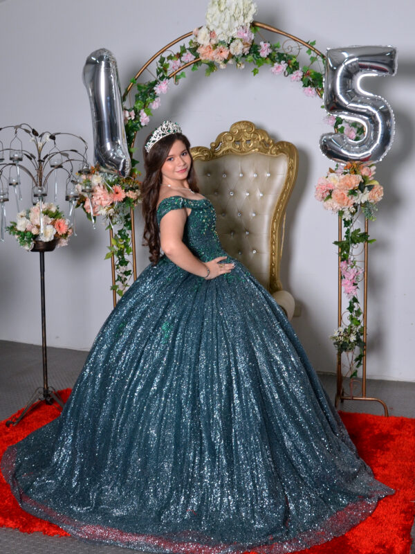 Vestido de XV Verde Esmeralda colección 1 – Una Elegancia Radiante para Tu Gran Noche