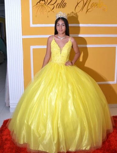 Vestido de XV Amarillo Radiante – Brilla con Alegría y Estilo