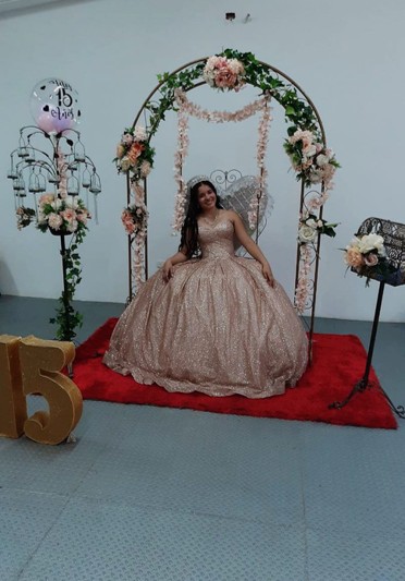 Vestido de XV Oro Rosa Imperial – La Elegancia Perfecta para tu Gran Noche
