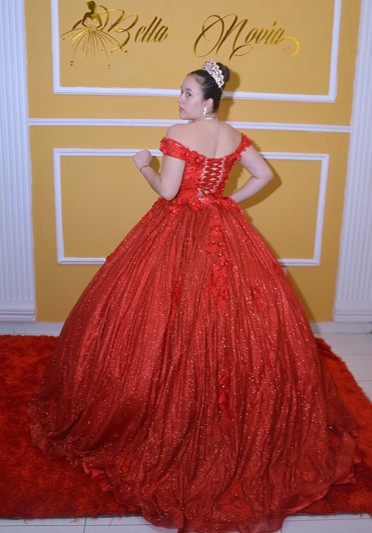 Vestido de XV Lila con espectacular cola.