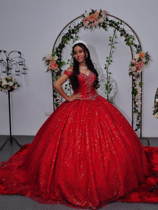 Vestido de XV Rojo– La Pasión y Elegancia de tu Gran Noche