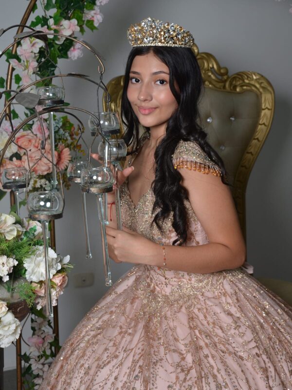Vestido de XV Oro Rosa Imperial – La Elegancia Perfecta para tu Gran Noche