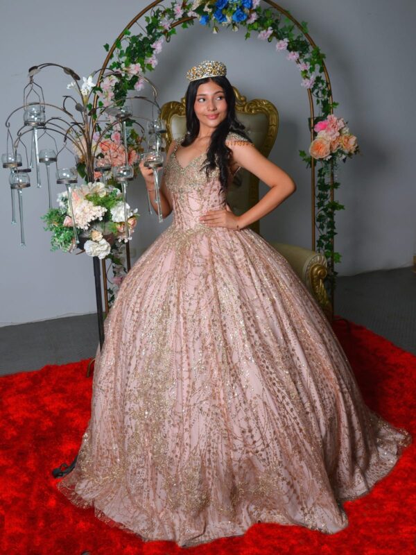 Vestido de XV Oro Rosa Imperial – La Elegancia Perfecta para tu Gran Noche