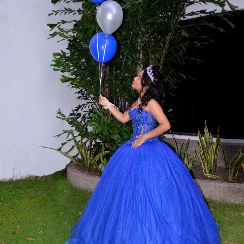 Vestido de XV Azul Eléctrico Tipo Corset con Transparencia – Estilo, Glamour y Audacia en tu Gran Noche