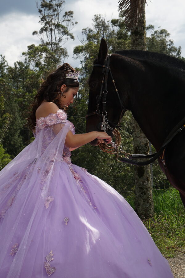 Vestido de XV Lila con capa