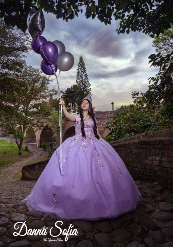 Vestido de XV Lila con capa